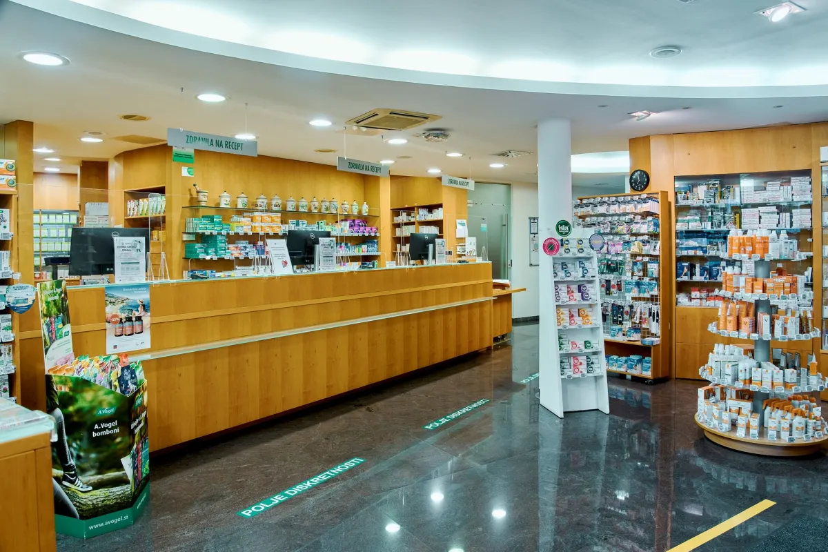Slika notranjosti lekarne Ajdovščina