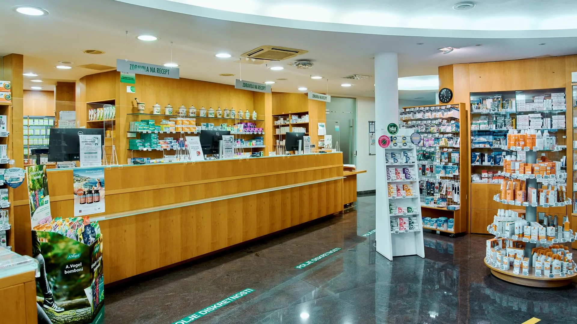 Lekarna Ajdovščina - Notranjost