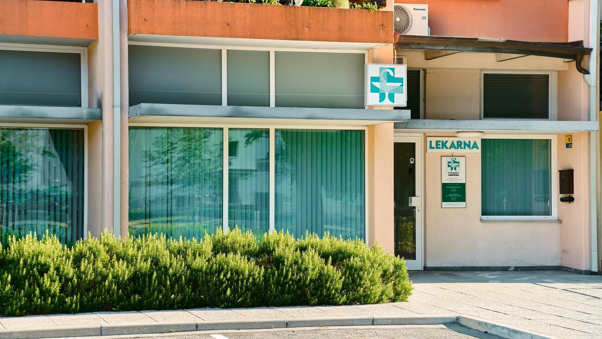 Lekarna Vipava - Zunanjost